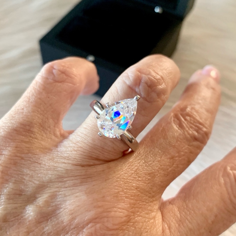 ❌SOLD❌ Diamond Nexus platinum solitaire ring - Picture 2 of 8